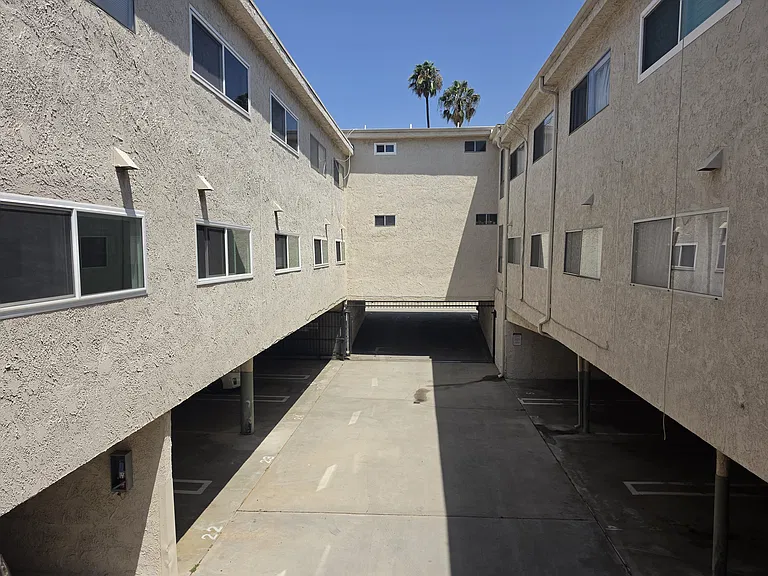 5055 Coldwater Canyon Ave #213 — Photo 40