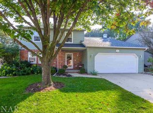 2006 Fallen Oak Rd, Bloomington, IL 61704