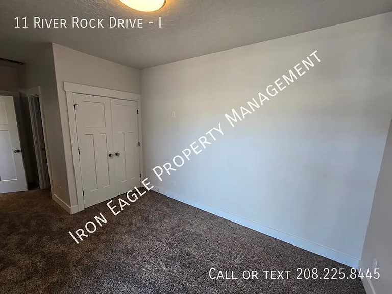 11 River Rock Dr #I — Photo 7