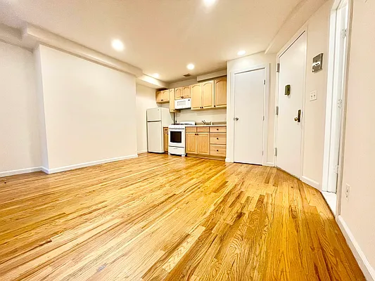 Rented by HOLTON REAL ESTATE INC. | media 6