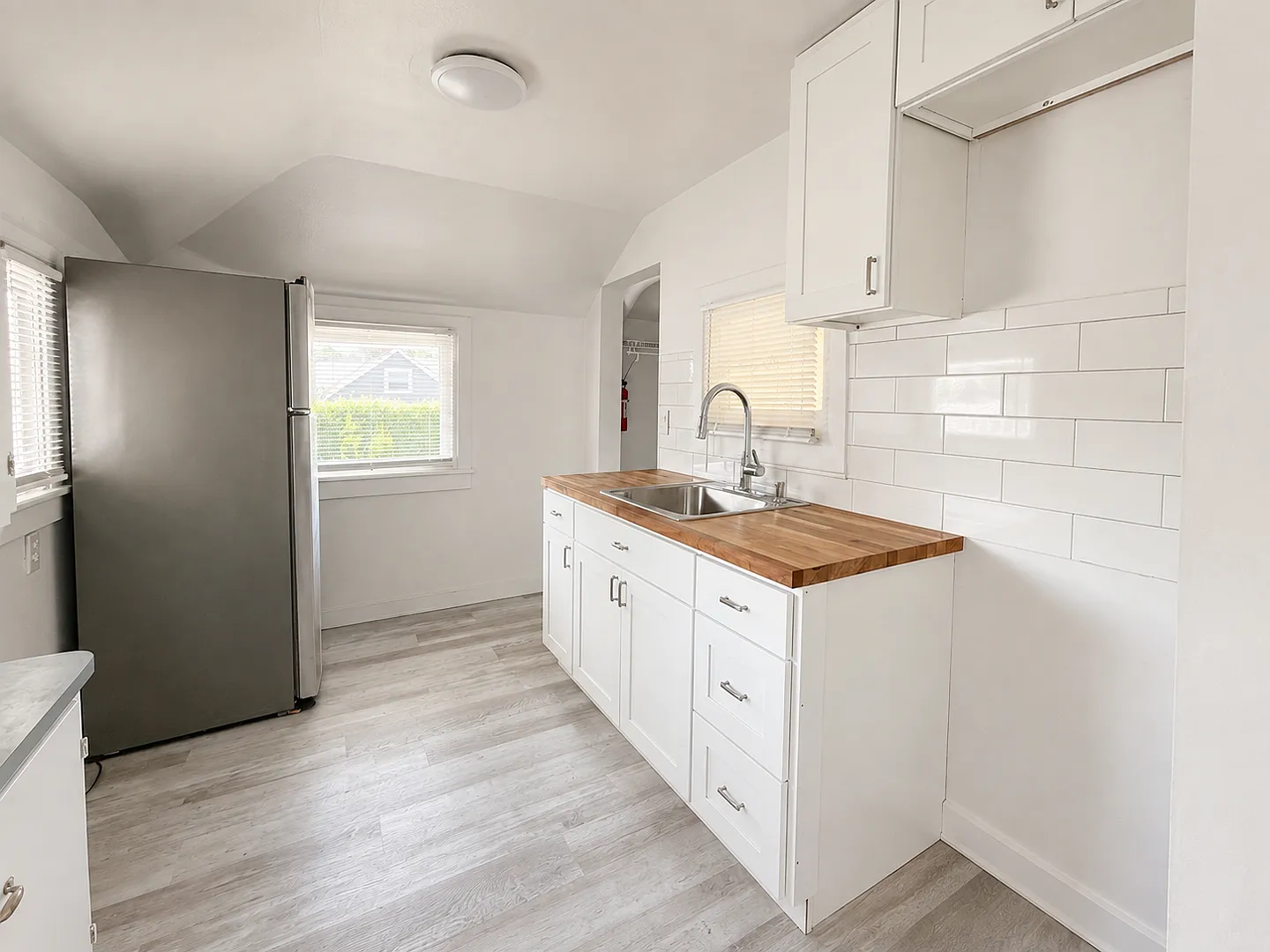 The White House Apts — Photo 3