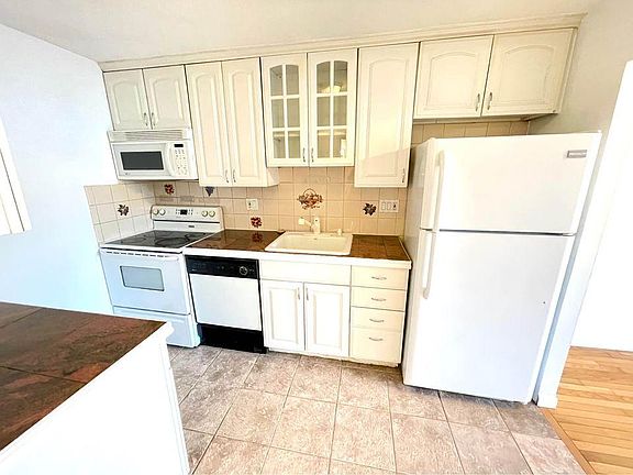 5th image of 500 Governors Dr APT 12