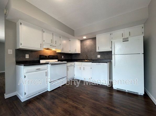 440 Moffitt St APT 2