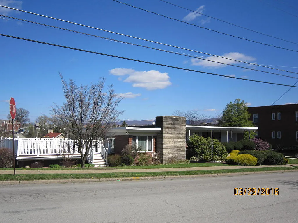 350 W Berkeley St photo 1