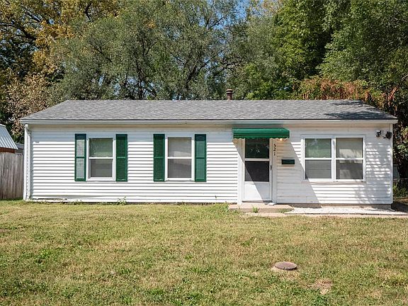 2nd image of 521 Saint James Dr