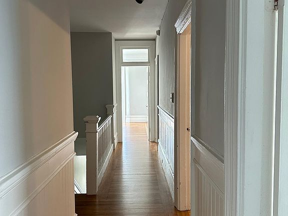 5th image of 1167 Oak St