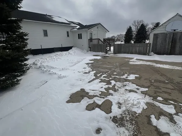 2397 N Roosevelt St, Aberdeen, SD 57401