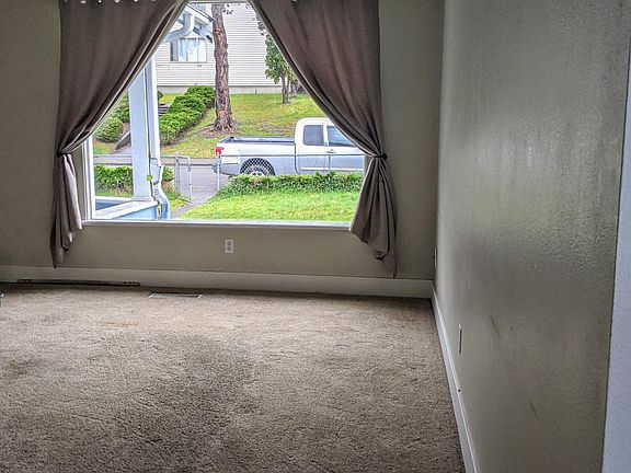 4th image of 3615 Lombard Ave