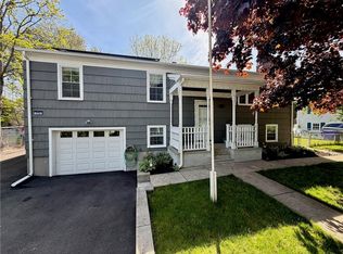 770 Metacom Ave, Bristol, RI 02809