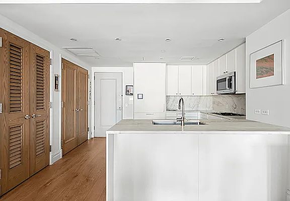4th image of 245 W 14th St #7B