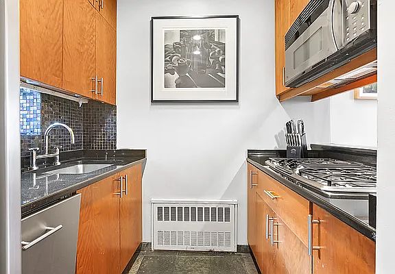 4th image of 342 W 85th St APT 6D
