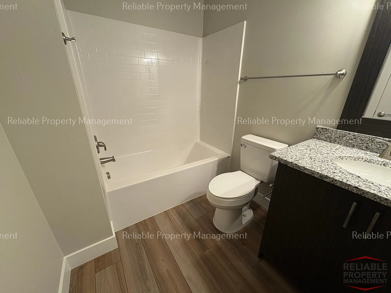 2 bed, 1.5 bath, 923 sqft, $1,295 — Photo 4