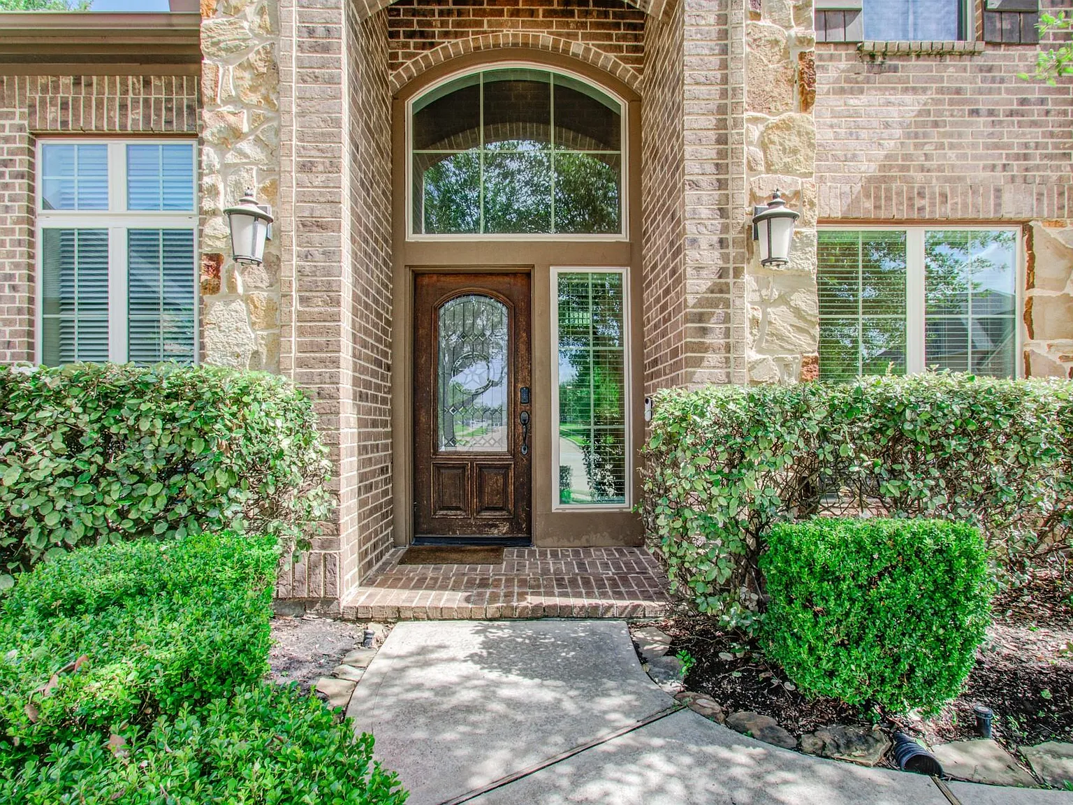 4 bed, 4.0 bath, 3817 sqft, $3,800 — Photo 3