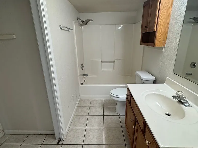2681-2683 E Oakbrook Dr — Photo 6