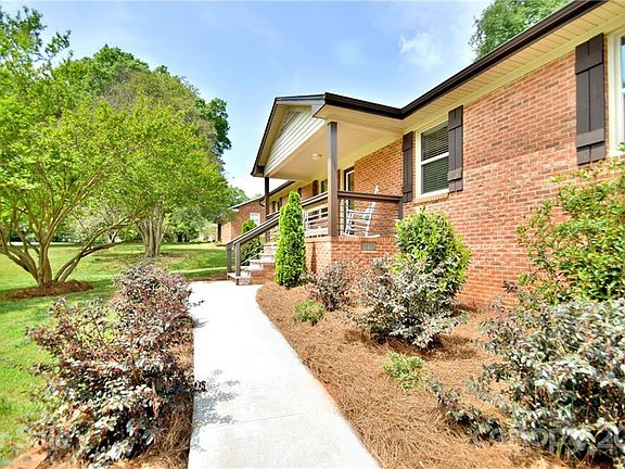 3rd image of 5539 Barnsdale Ln