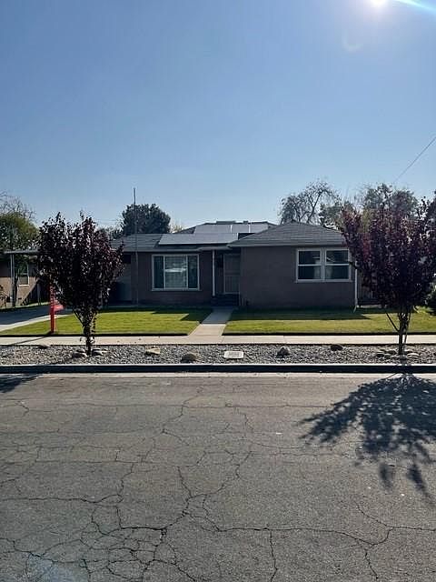 1st image of 929 W Saginaw Way
