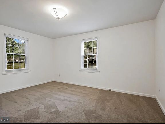 5th image of 818 S Arlington Mill Dr APT 102