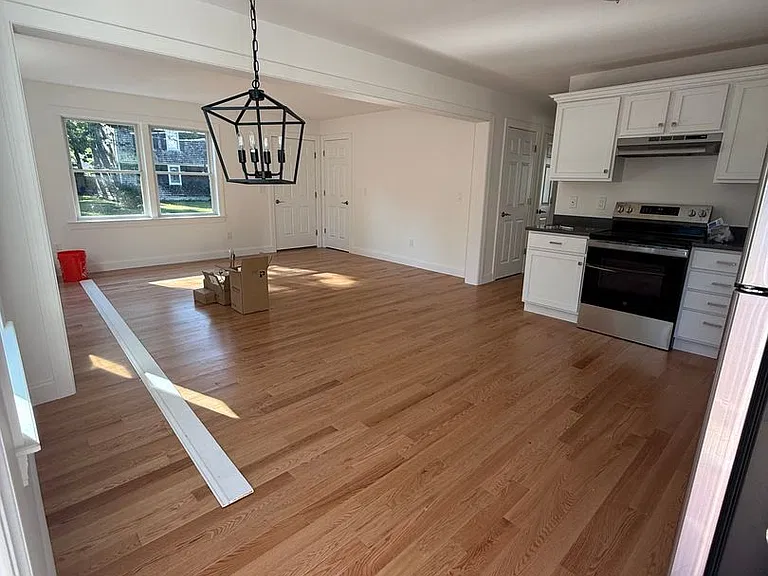326 Oakland Rd — Photo 2