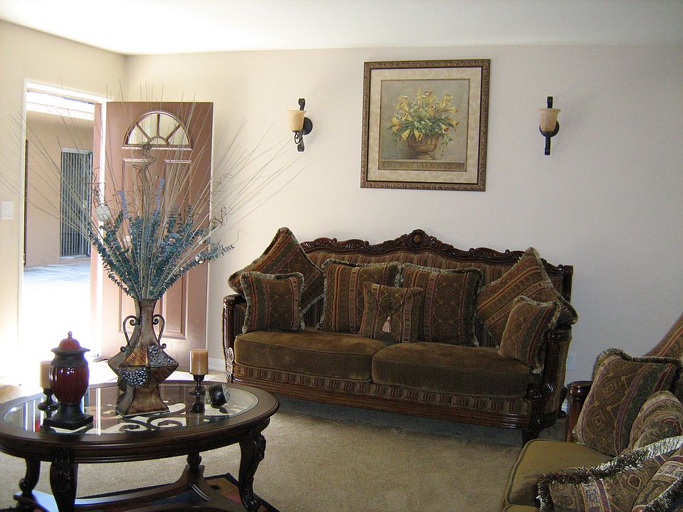 2nd image of 1990 Maple Ave APT 4