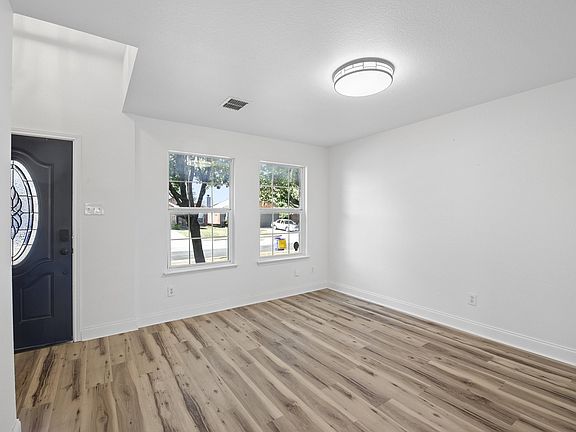 4th image of 5533 Spring Ridge Dr