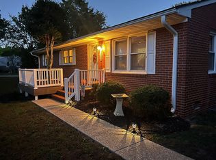 1204 Crest Dr, Aberdeen, NC 28315