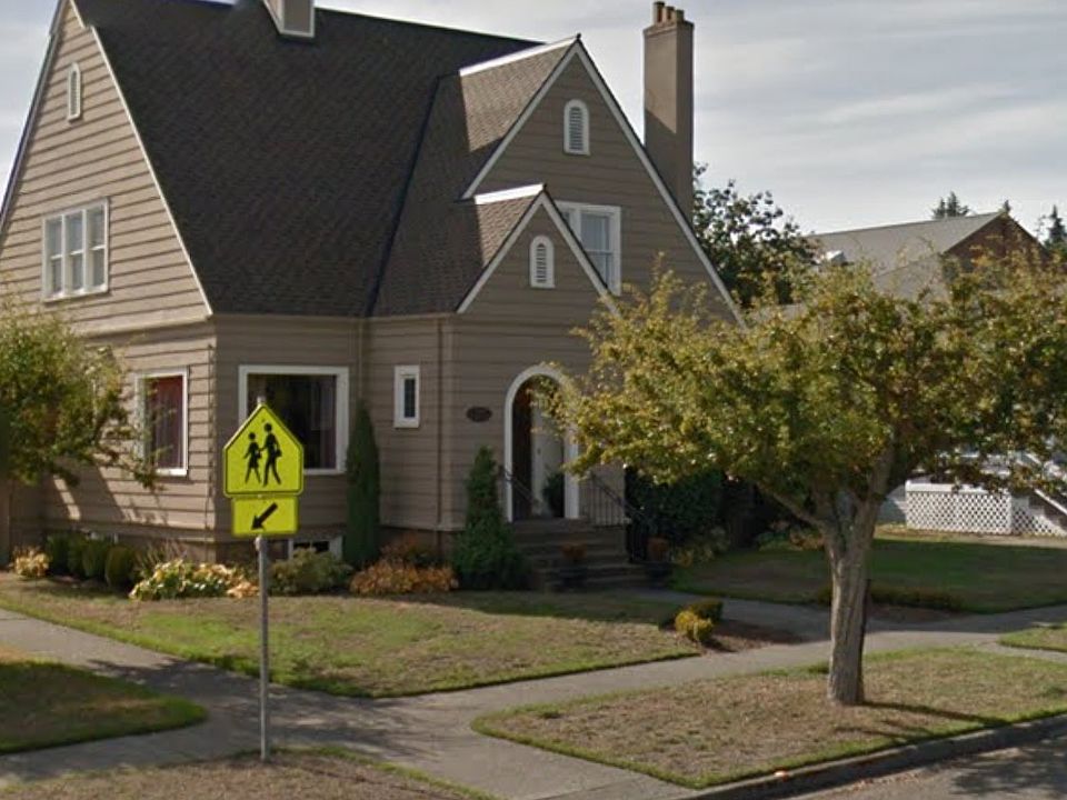 1st image of 202 W 10th St
