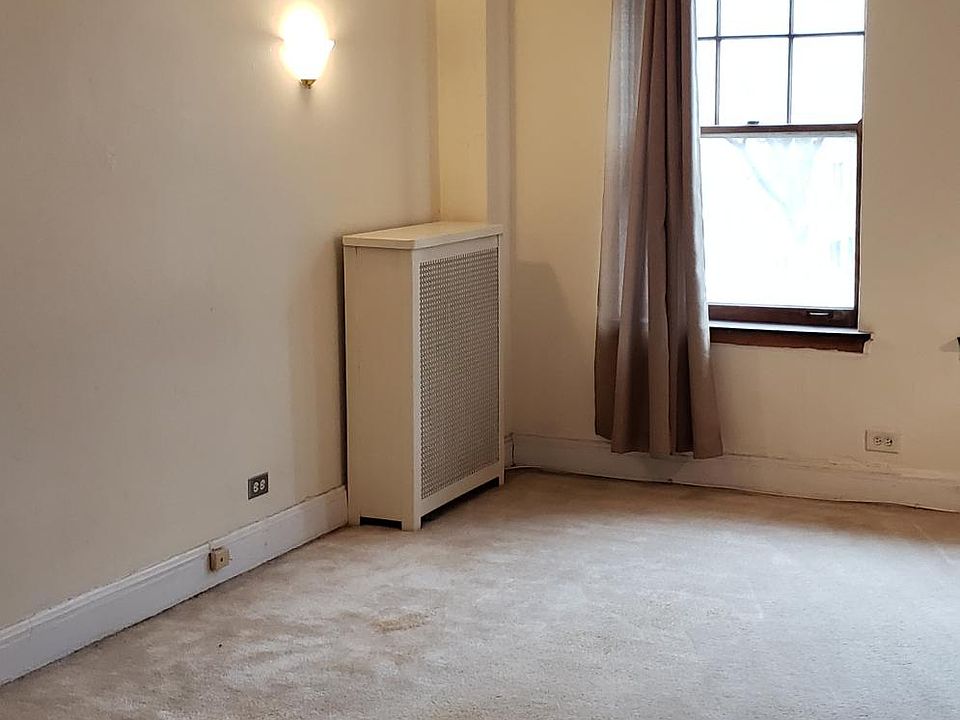 2nd image of 5135 S Kenwood Ave APT 301
