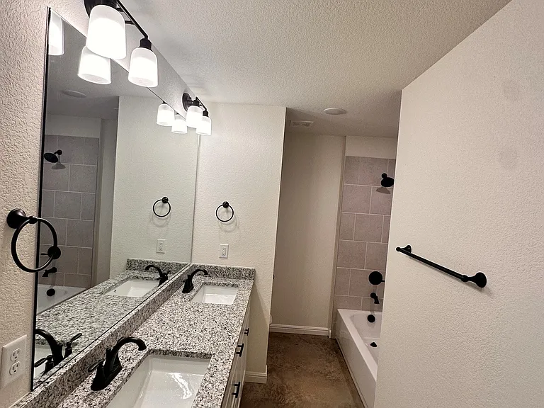 401 E Allen Ave — Photo 5
