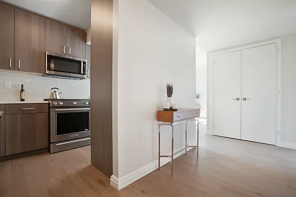 Rented by Greystar | media 50