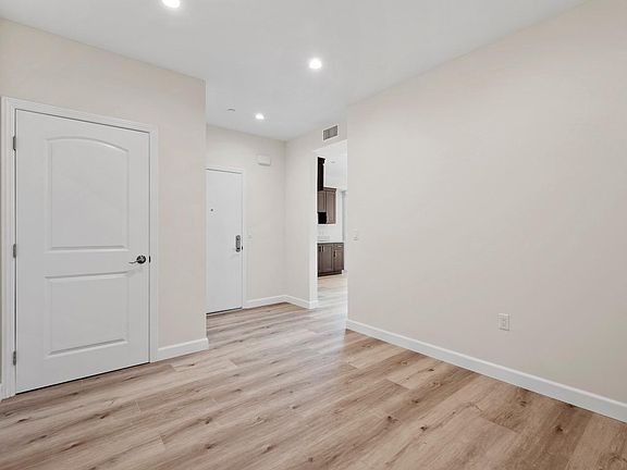 3rd image of 12147 Magnolia Blvd #312
