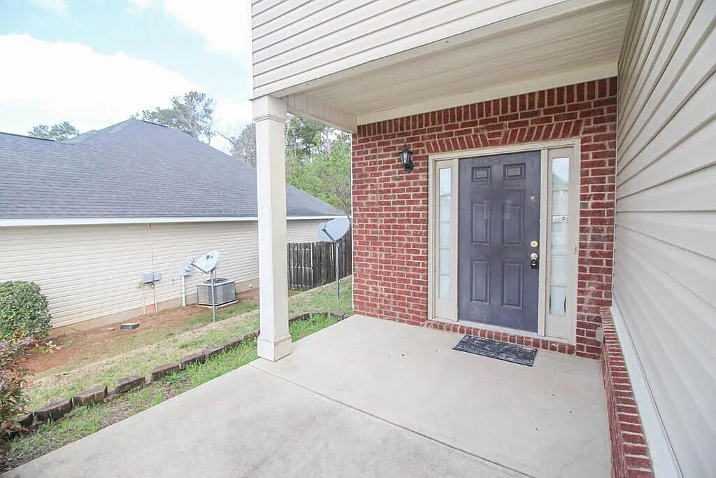 4 bed, 2.5 bath, 2172 sqft, $2,095 — Photo 3