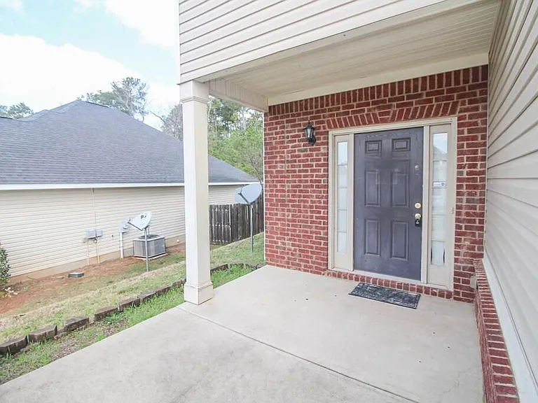 458 Lory Ln — Photo 3