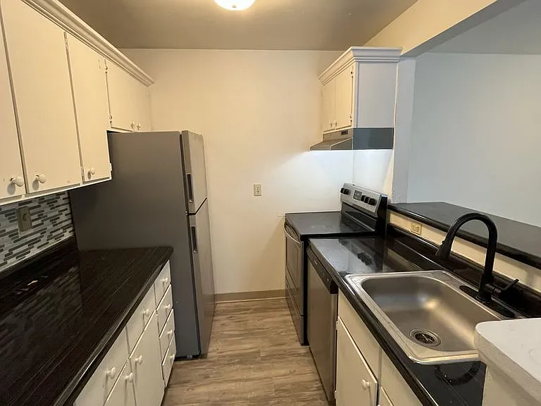 University Park Apartments near Cornell University — Photo 346