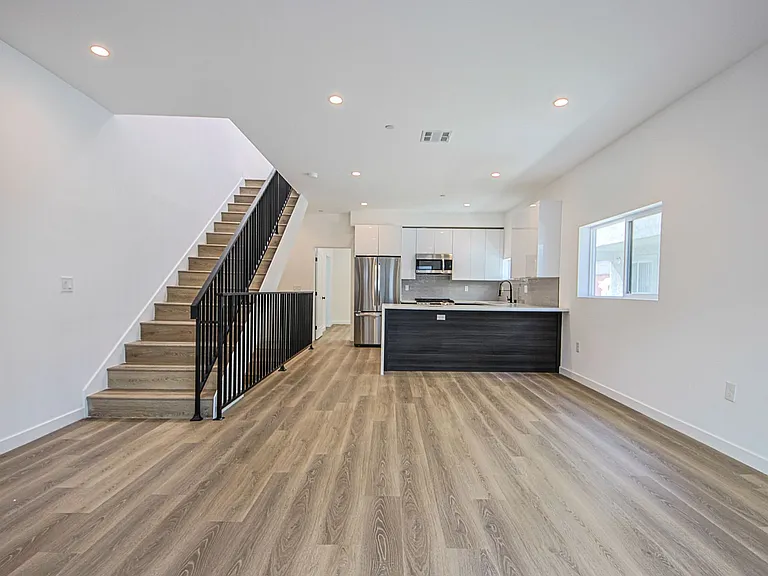 5233 Satsuma Ave — Photo 26