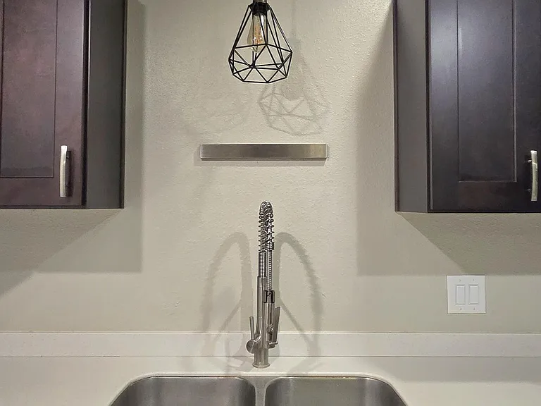 615 Luna Ct — Photo 19