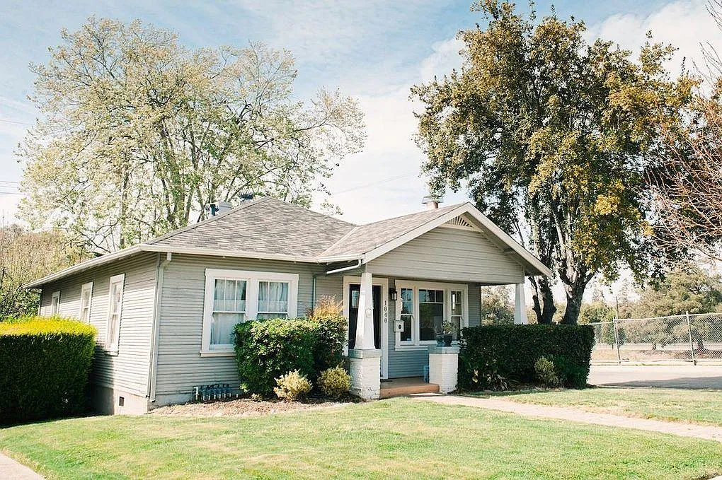 1840 44th St photo 1