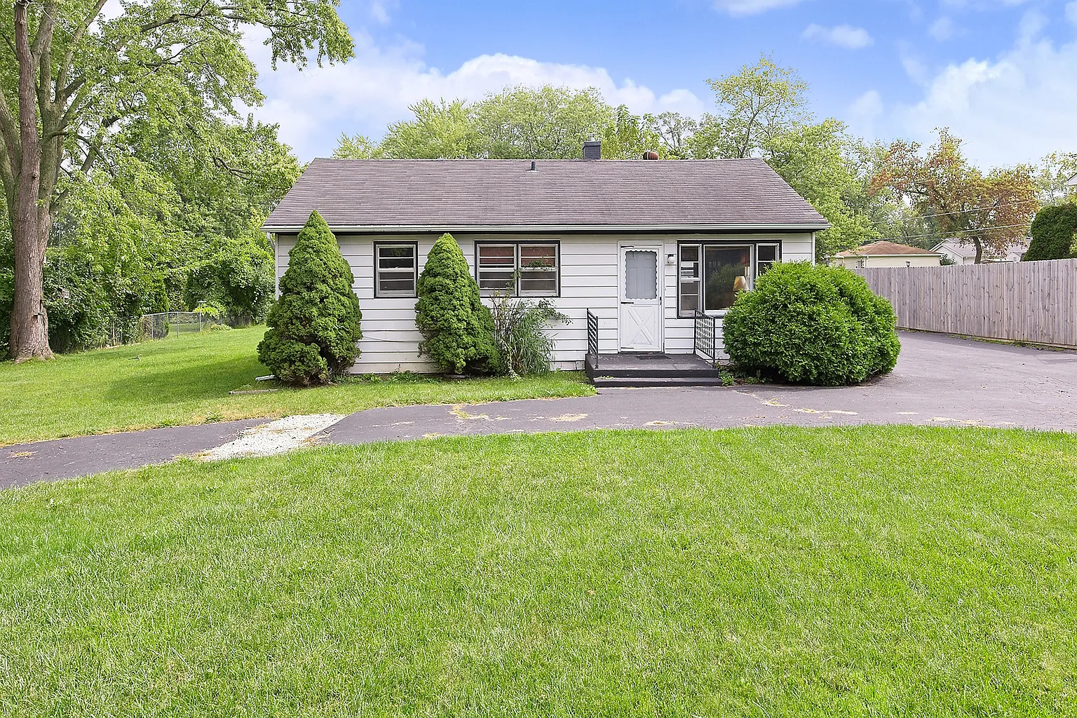 38609 Linden Ave photo 1