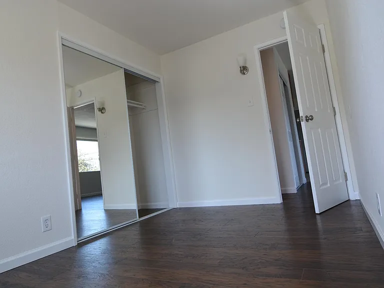 27193 Tyrrell Ave — Photo 5