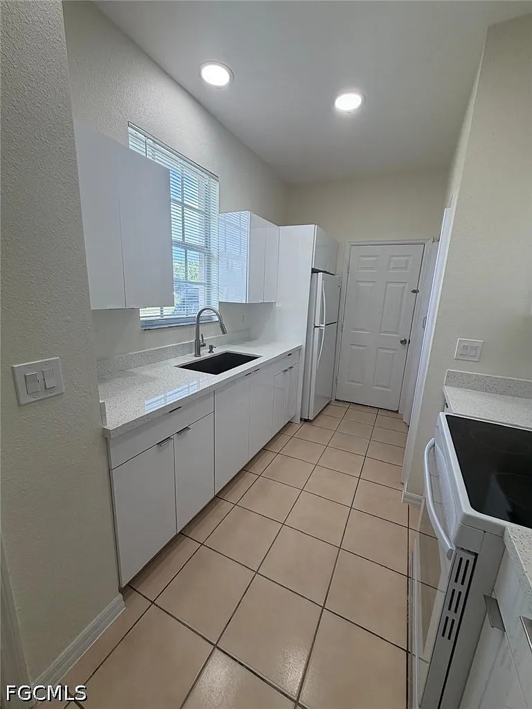 3 bed, 2.0 bath, 1028 sqft, $1,750 — Photo 3