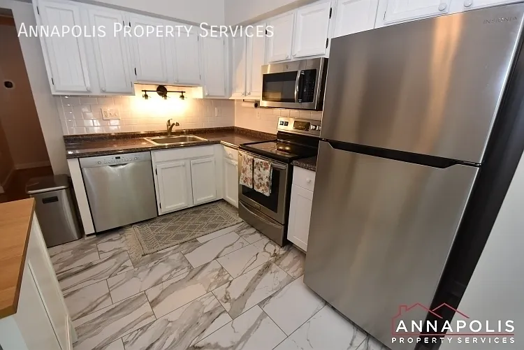 518 Bay Dale Ct — Photo 3
