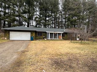 1060 Bonfire Ln, Fowlerville, MI 48836