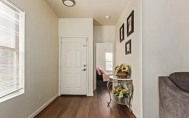 3 bed, 1027 sqft, $1,788 — Photo 3
