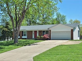 228 Saint Marys Dr, Ballwin, MO