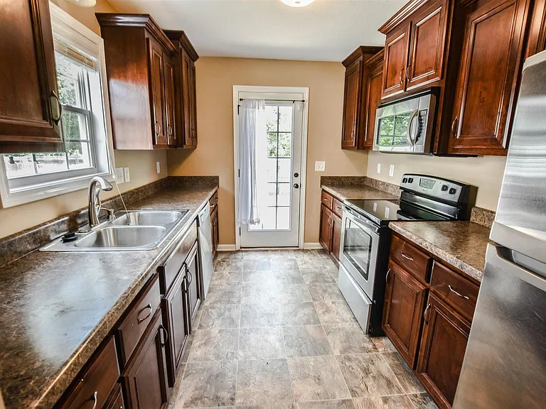 3627 Fox Tail Dr — Photo 7