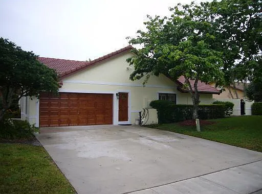 3 bed, 2.5 bath, 1915 sqft, $6,200 — Photo 2