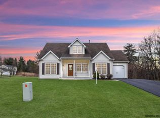 901 Ridgeview Cir, Castleton, NY 12033