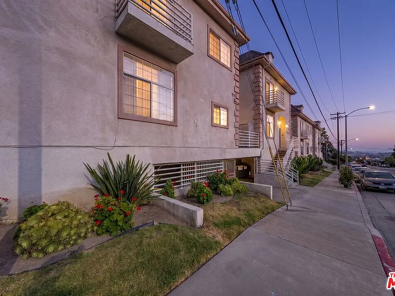 2256 Montrose Ave #2 — Photo 2