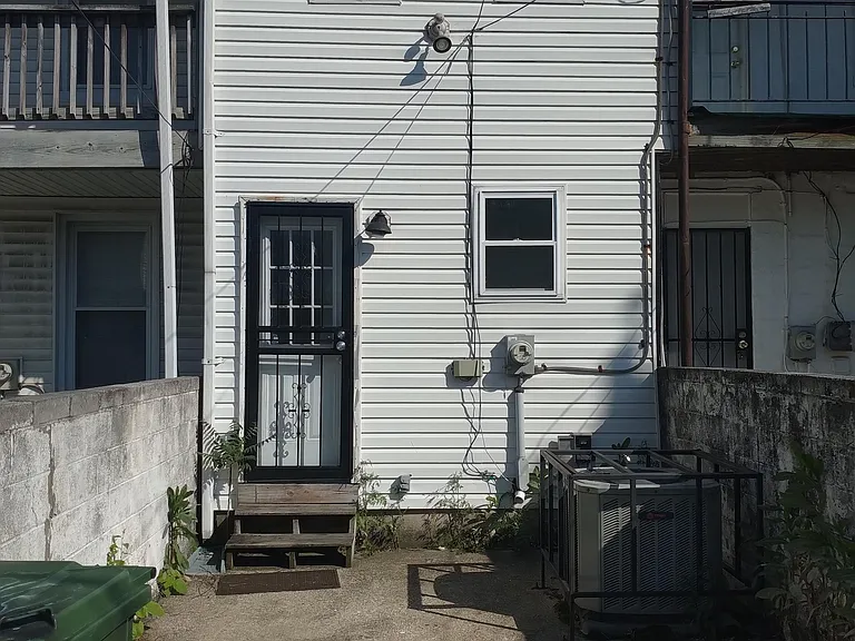 1242 Washington Blvd #1 — Photo 2