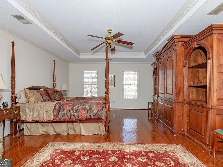 10315 Crescent Ridge Dr — Photo 16