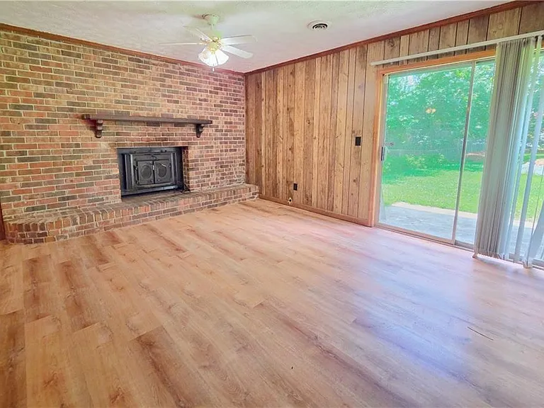 3533 Charlotte Dr — Photo 32
